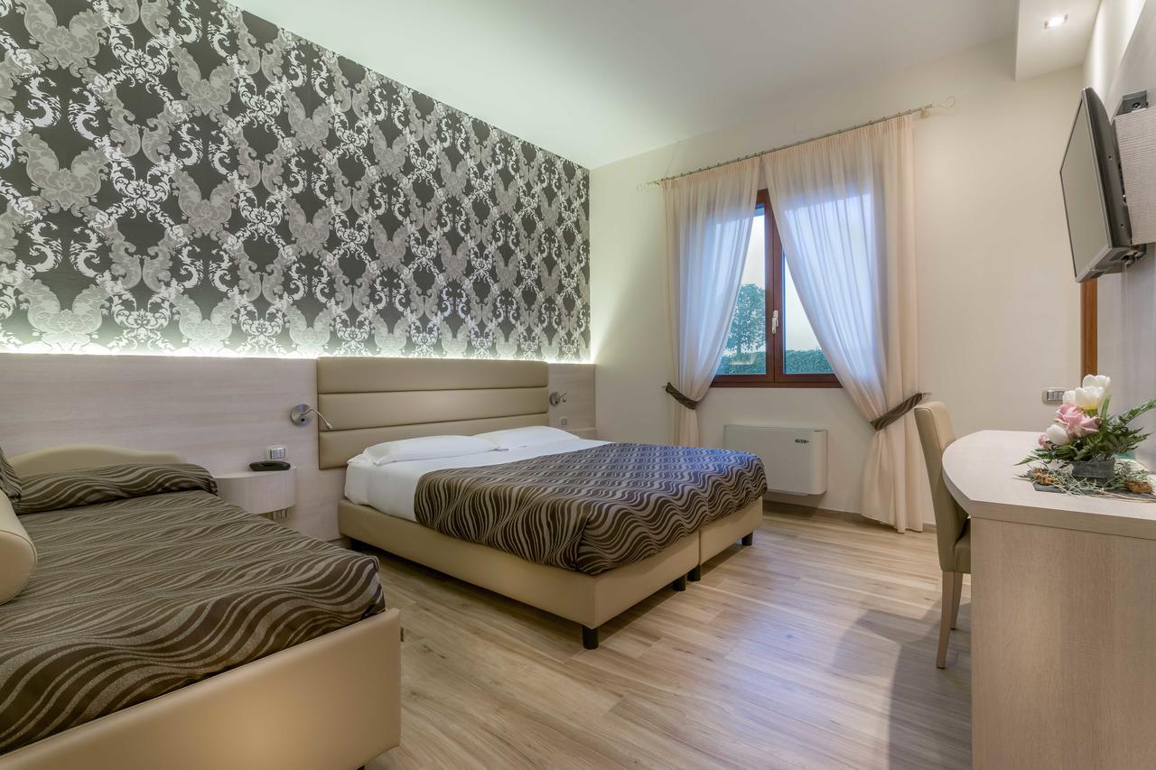 Hotel Tre Torri Medolla Екстер'єр фото